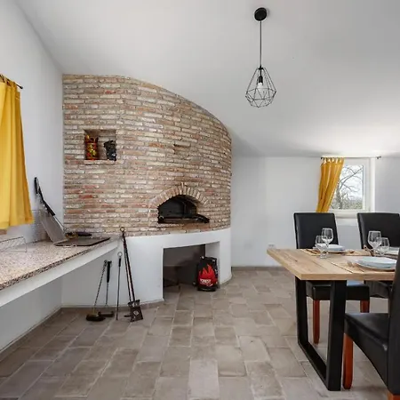 Valeria Apartment Divsici